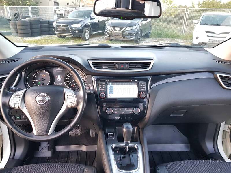 Nissan Qashqai 1.2TEKNA PANON A V I
