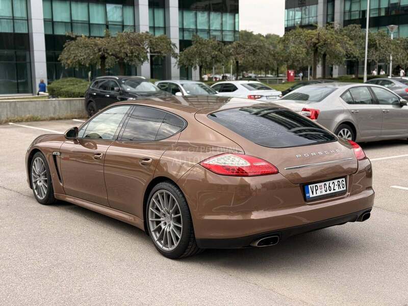 Porsche Panamera 
