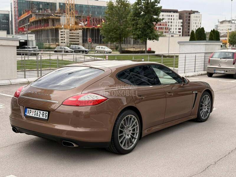 Porsche Panamera 