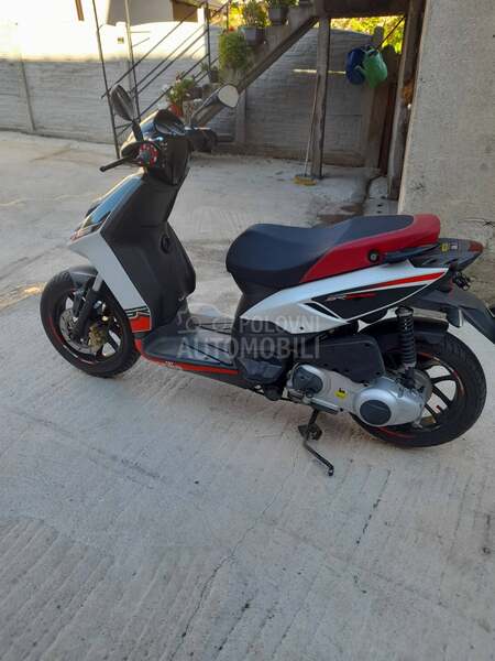 Aprilia sr125r
