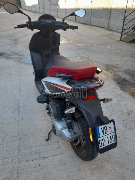 Aprilia sr125r