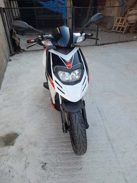 Aprilia sr125r