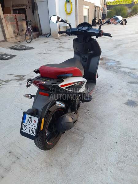 Aprilia sr125r