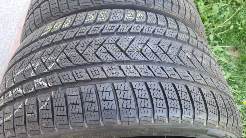 Pirelli 305/35 R21 Zimska