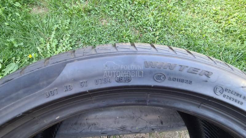 Pirelli 305/35 R21 Zimska