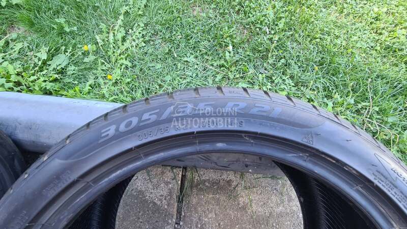Pirelli 305/35 R21 Zimska