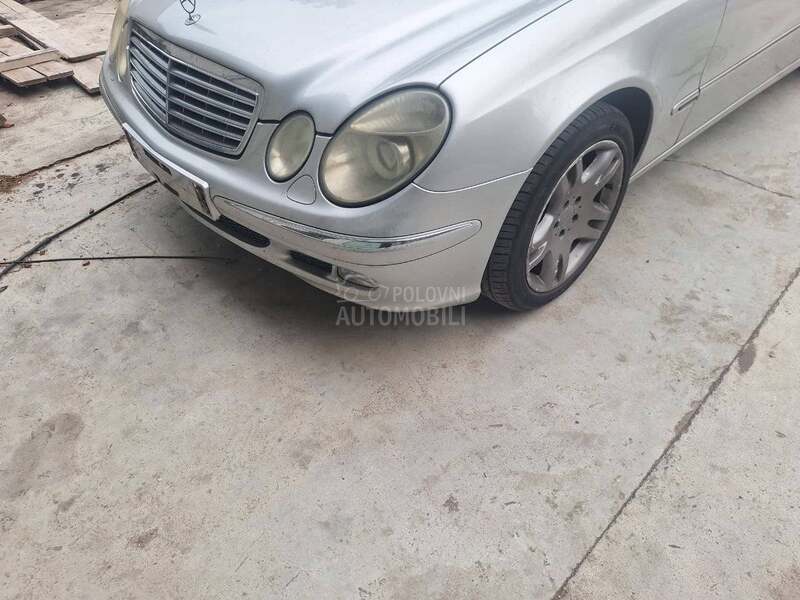 Delovi za Mercedes Benz E 220