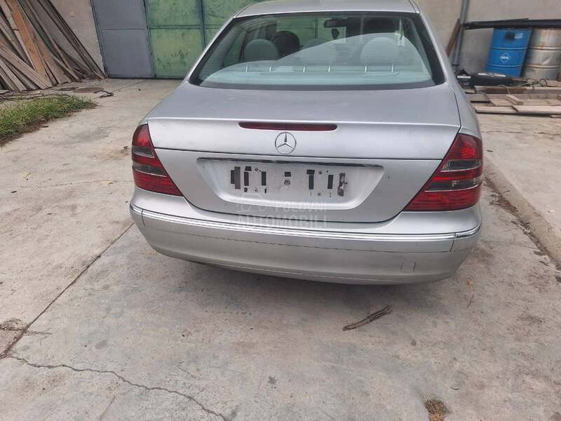 Delovi za Mercedes Benz E 220
