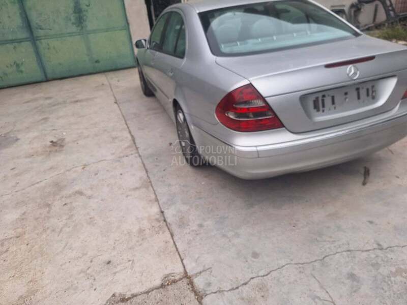 Delovi za Mercedes Benz E 220