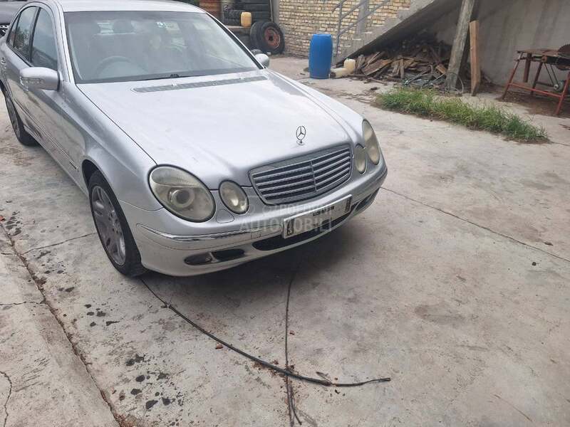 Delovi za Mercedes Benz E 220