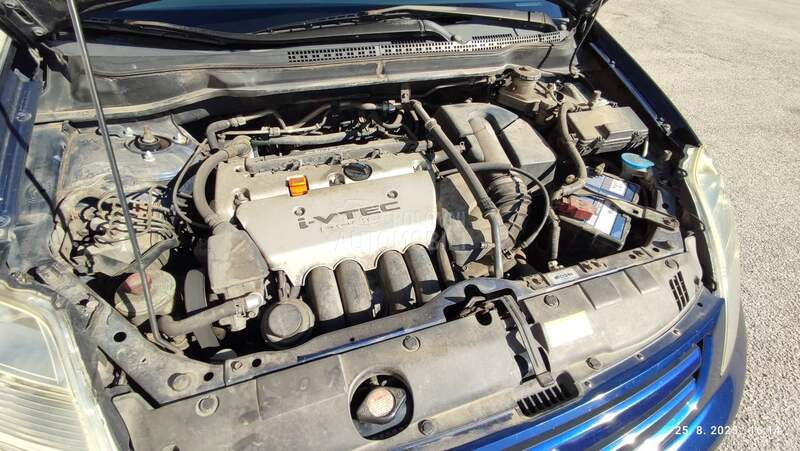 Honda Stream 2.0 V-tec