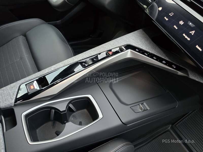 Peugeot 3008 1.2 HY ALLURE 136