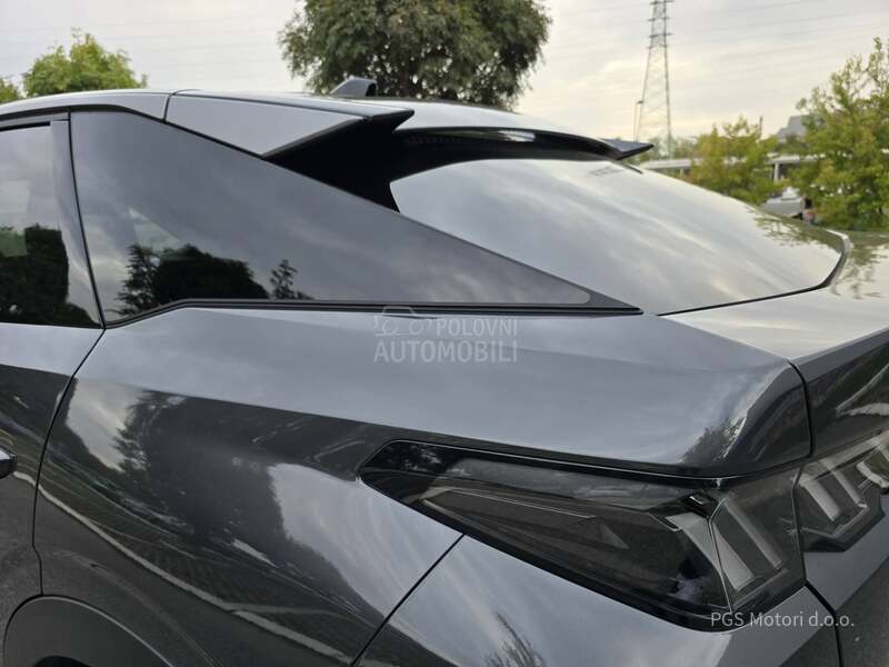 Peugeot 3008 1.2 HY ALLURE 136
