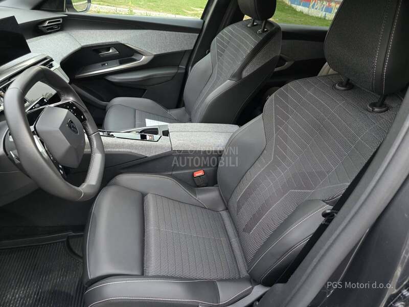 Peugeot 3008 1.2 HY ALLURE 136