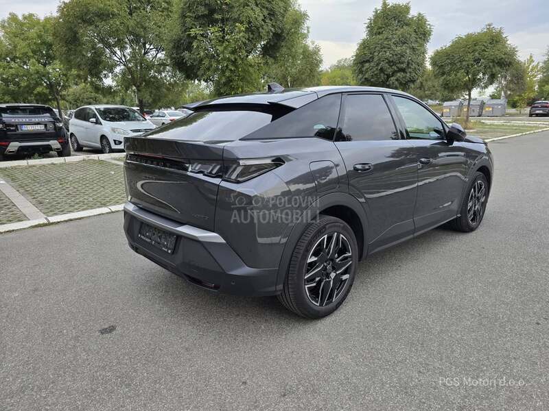 Peugeot 3008 1.2 HY ALLURE 136