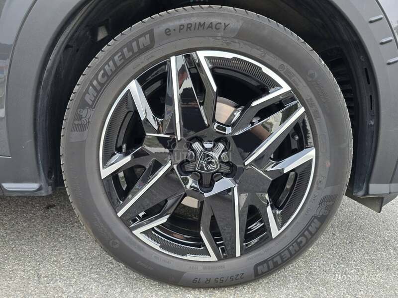 Peugeot 3008 1.2 HY ALLURE 136