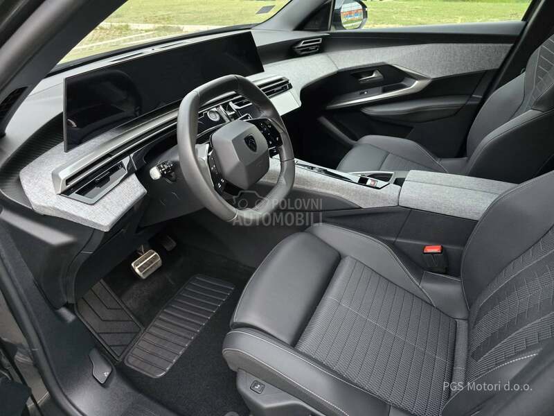 Peugeot 3008 1.2 HY ALLURE 136