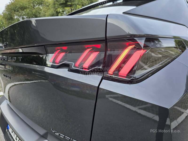 Peugeot 3008 1.2 HY ALLURE 136