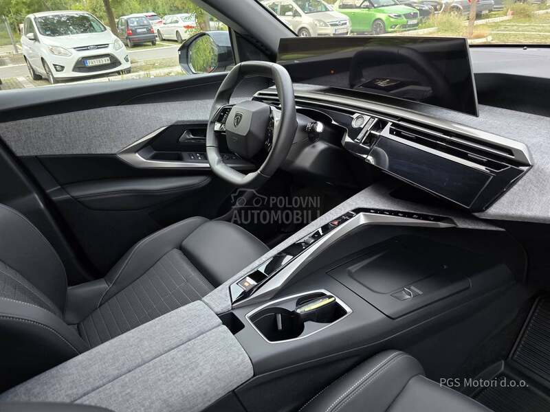 Peugeot 3008 1.2 HY ALLURE 136