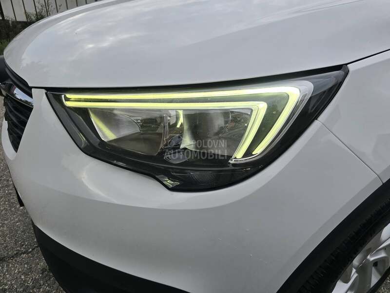 Opel Crossland X  1.2B   LED/  NOV