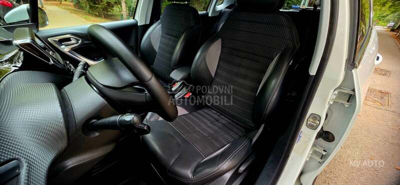 Peugeot 2008 1.6 BLU FELINE 100hp