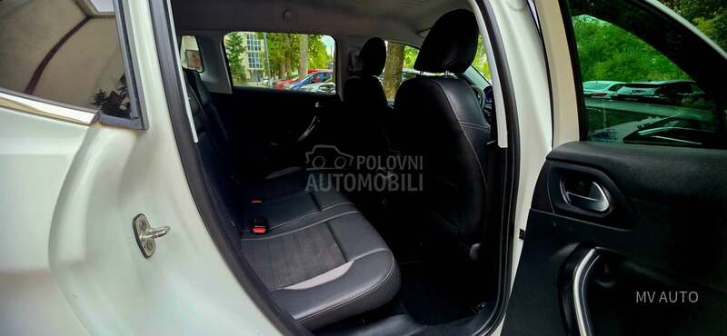 Peugeot 2008 1.6 BLU FELINE 100hp