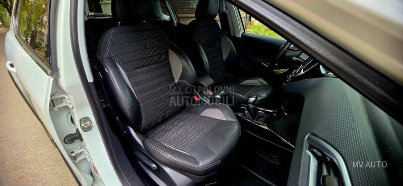 Peugeot 2008 1.6 BLU FELINE 100hp