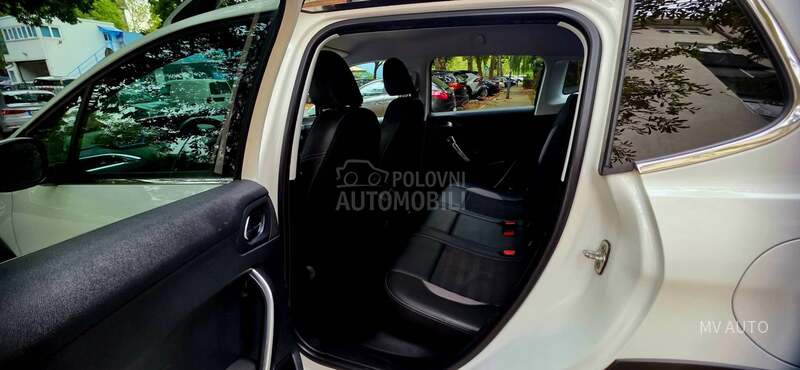 Peugeot 2008 1.6 BLU FELINE 100hp