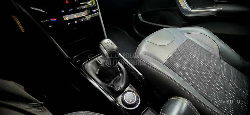 Peugeot 2008 1.6 BLU FELINE 100hp