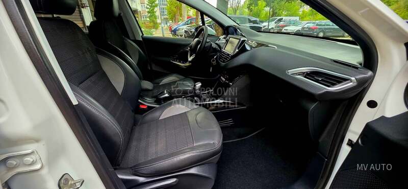 Peugeot 2008 1.6 BLU FELINE 100hp