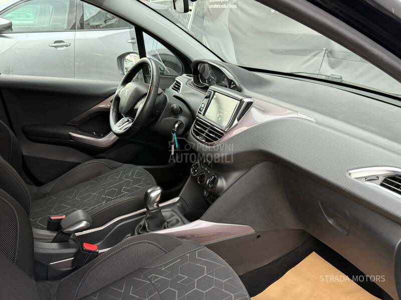 Peugeot 2008 1.6 HDI ALLURE NAVY