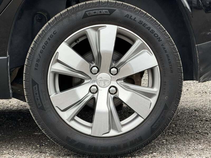 Peugeot 2008 1.6 HDI ALLURE NAVY