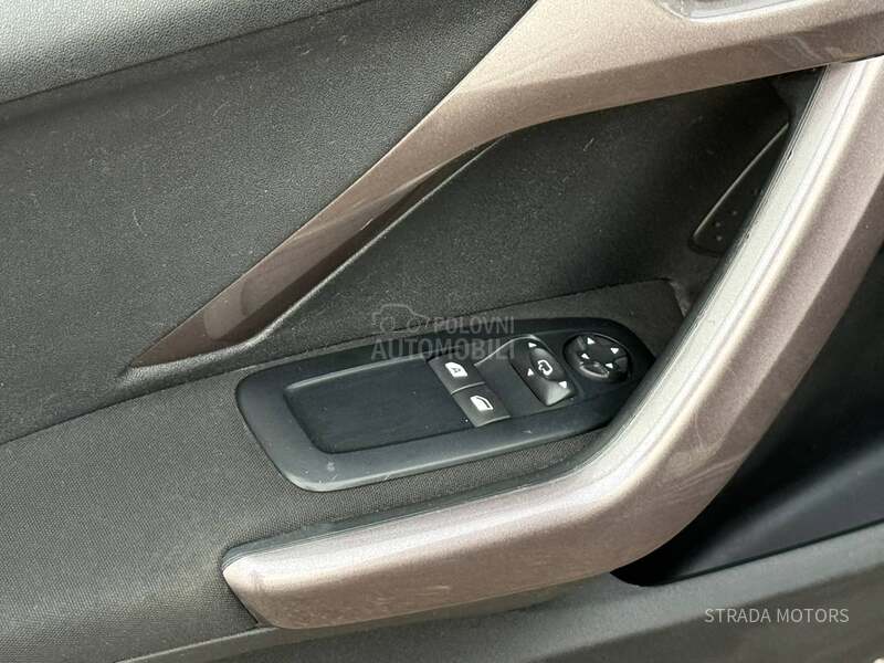 Peugeot 2008 1.6 HDI ALLURE NAVY
