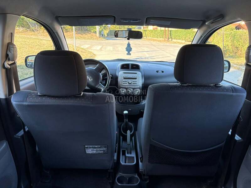 Daihatsu Sirion 1.3 i.   4x4