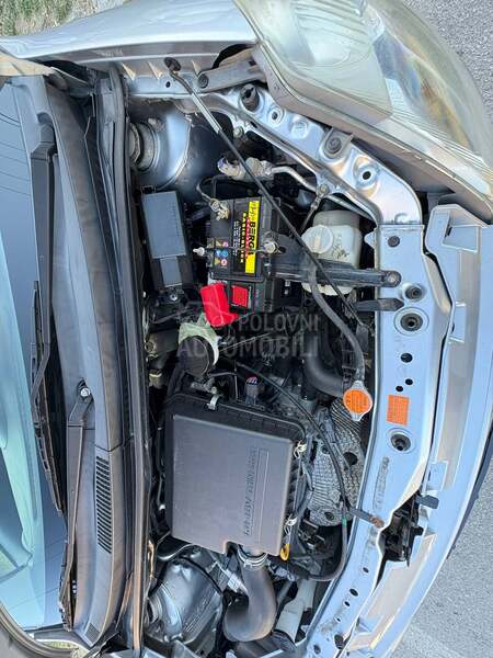 Daihatsu Sirion 1.3 i.   4x4