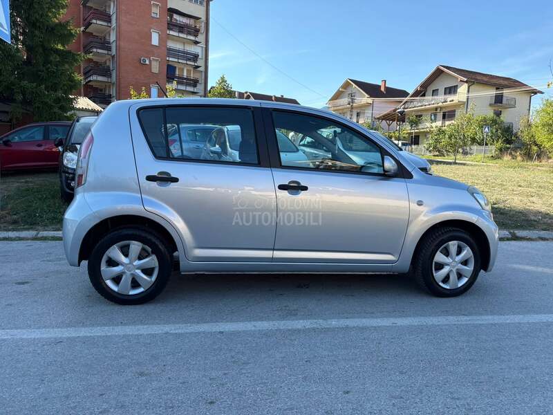 Daihatsu Sirion 1.3 i.   4x4