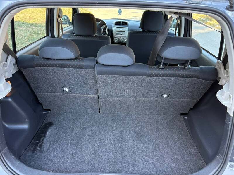 Daihatsu Sirion 1.3 i.   4x4