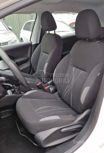 Peugeot 208 1.2 premium pack
