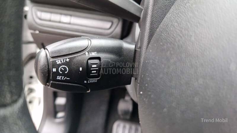 Peugeot 208 1.2 premium pack