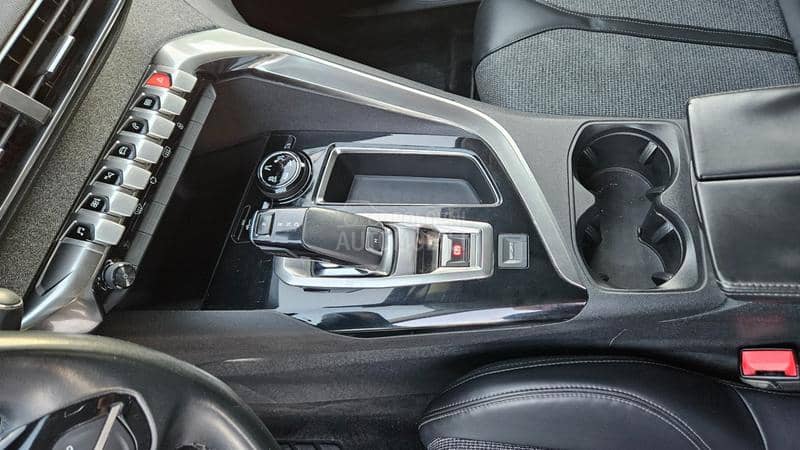 Peugeot 3008 ALLURE EAT8