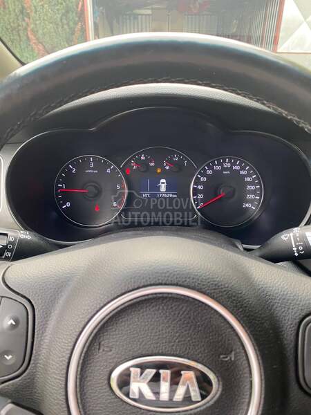 Kia Carens 
