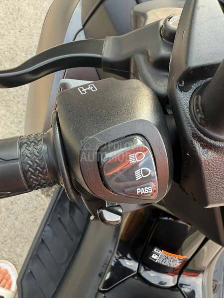Yamaha Tricity 300 B kategorija