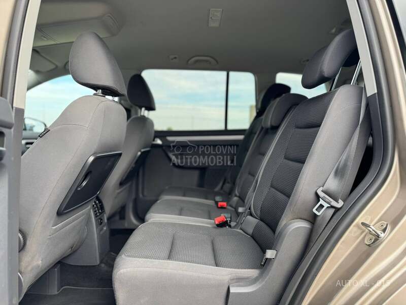 Volkswagen Touran 1.4 B / 7 SED / DSG