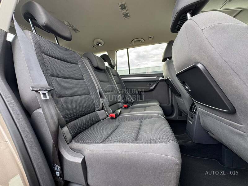Volkswagen Touran 1.4 B / 7 SED / DSG
