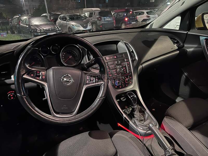 Opel Astra J GTC
