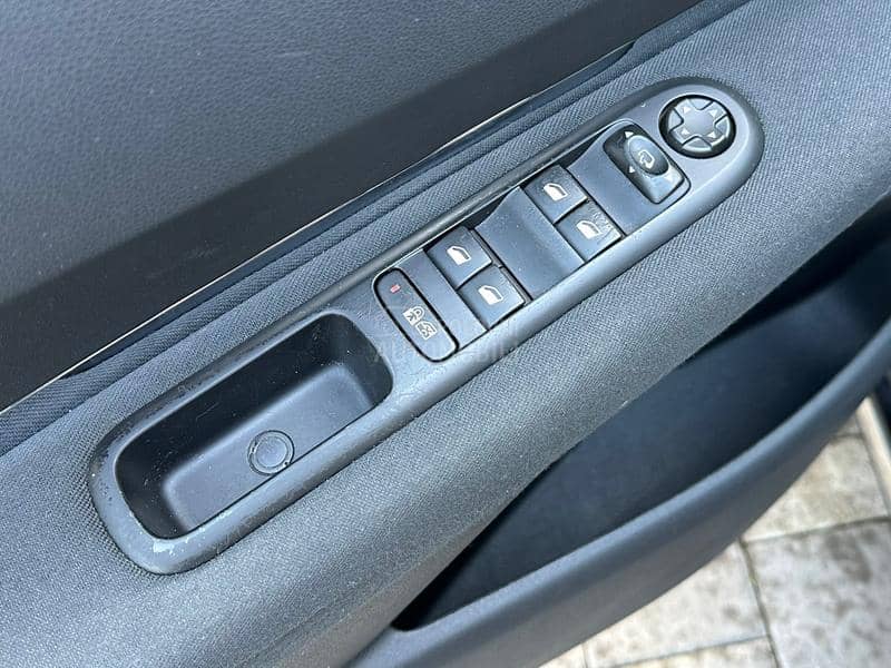 Peugeot 3008 1.6HDI/ALLURE/