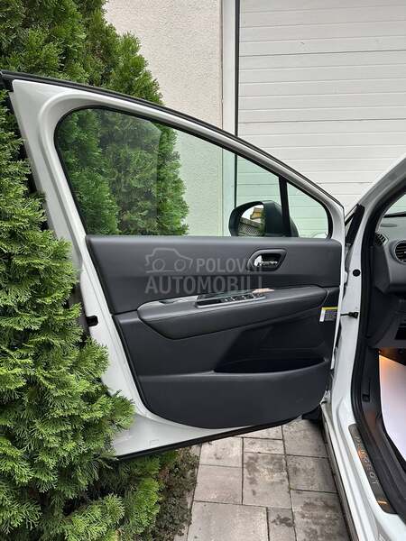 Peugeot 3008 1.6HDI/ALLURE/PERLA