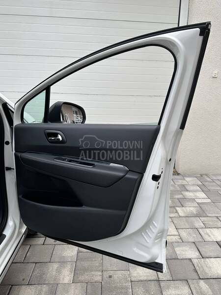 Peugeot 3008 1.6HDI/ALLURE/PERLA