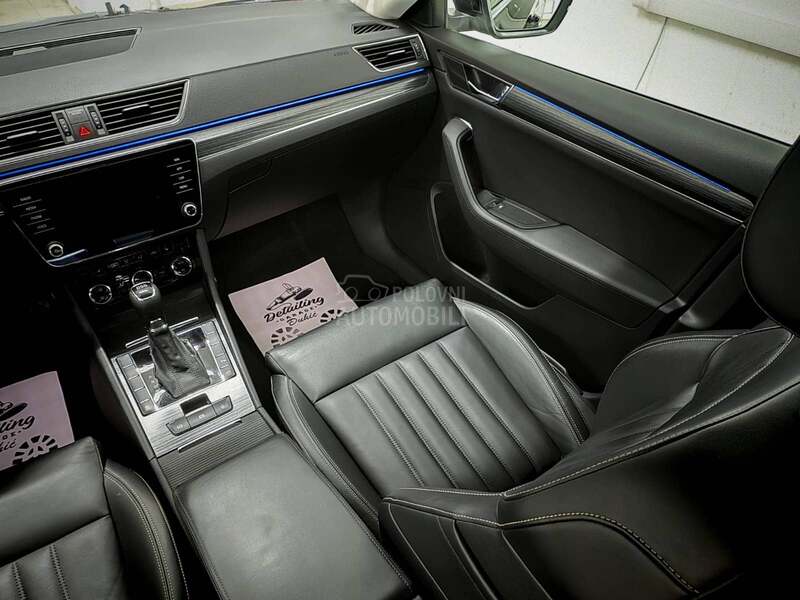 Škoda Superb kristal far