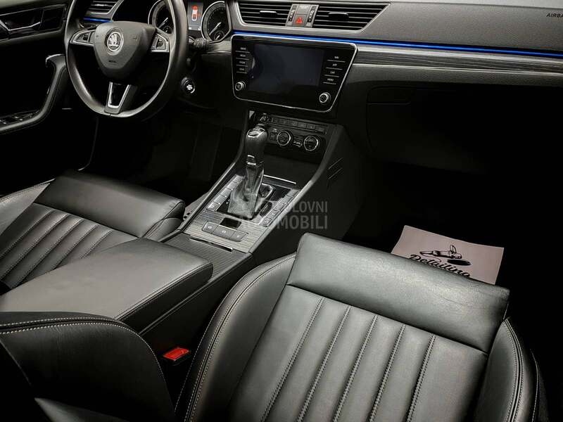 Škoda Superb kristal far